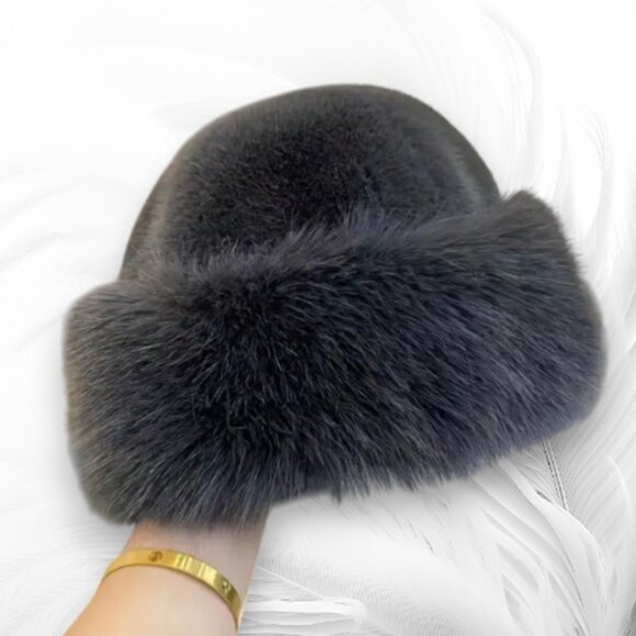Women’s Elegant Gray Faux Fur Winter Hat - Picture 2 of 8
